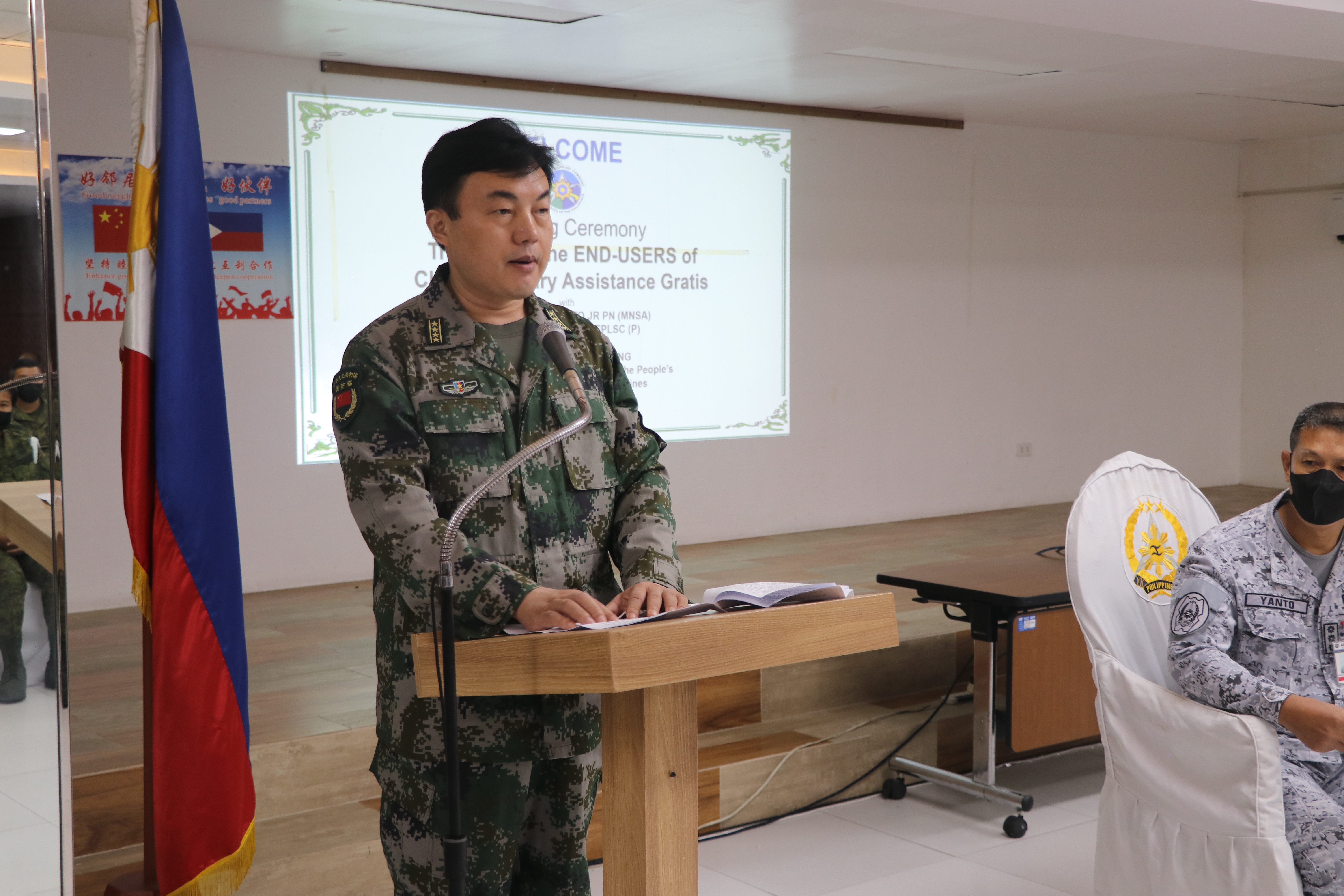 马尼拉领事馆通告-中国专家为菲军官兵提供军援装备操作技能培训(2)