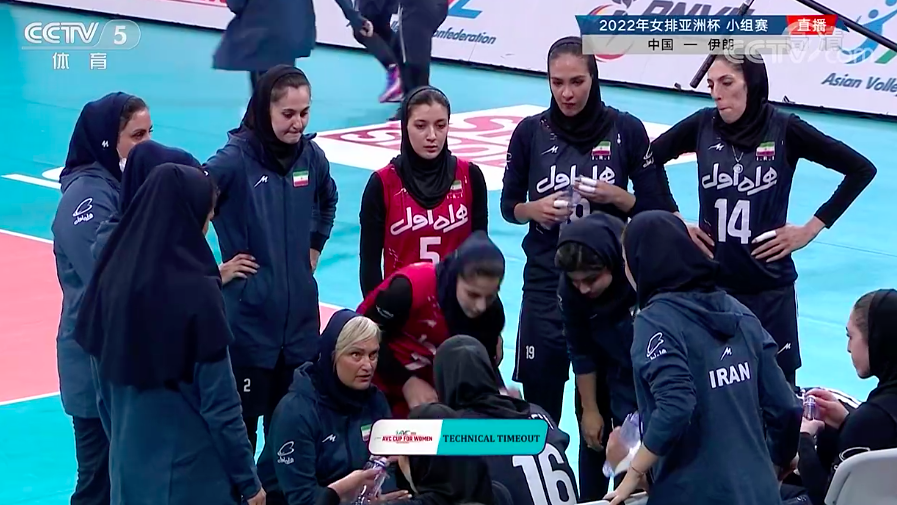 快讯-亚洲杯中国女排输给伊朗一局，全员戴N95口罩出战引关注(2)