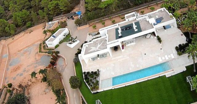 快讯-西媒：梅西1100万欧购买的1.6万平豪宅，因建造许可问题无法入住(1)