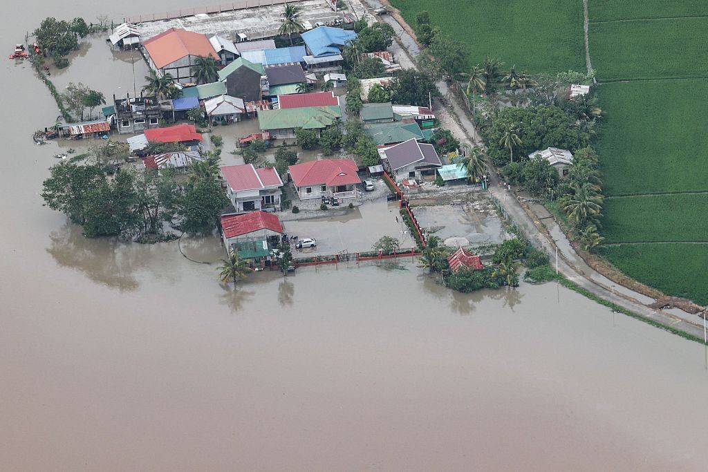 快讯-台风“奥鹿”登陆菲律宾：7万居民转移，5名救援人员遇难(1)