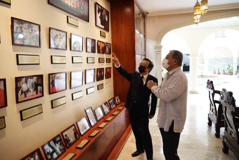 马尼拉领事馆通告-菲律宾副总统莎拉和外长马纳罗深切悼念江泽民同志(6)