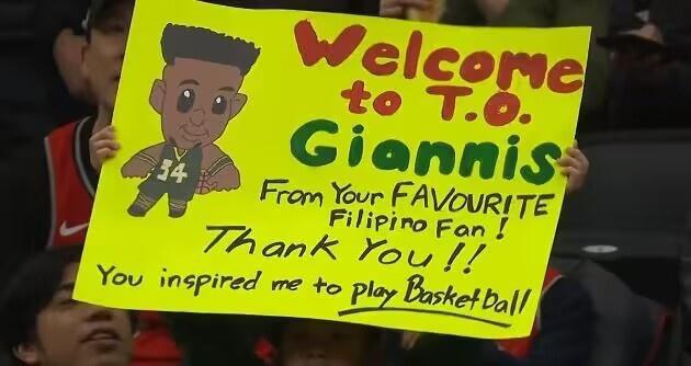 快讯-菲律宾球迷现场举牌支持字母哥：欢迎来到多伦多 你让我爱上篮球(1)