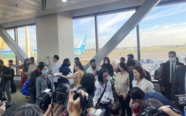 快讯-新春中国旅客抵达马尼拉，菲律宾旅游部部长接机(6)