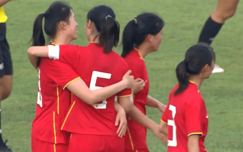 快讯-酣畅淋漓，中国女足6-0狂胜鱼腩队，上下半场各3球，五星红旗闪耀(2)