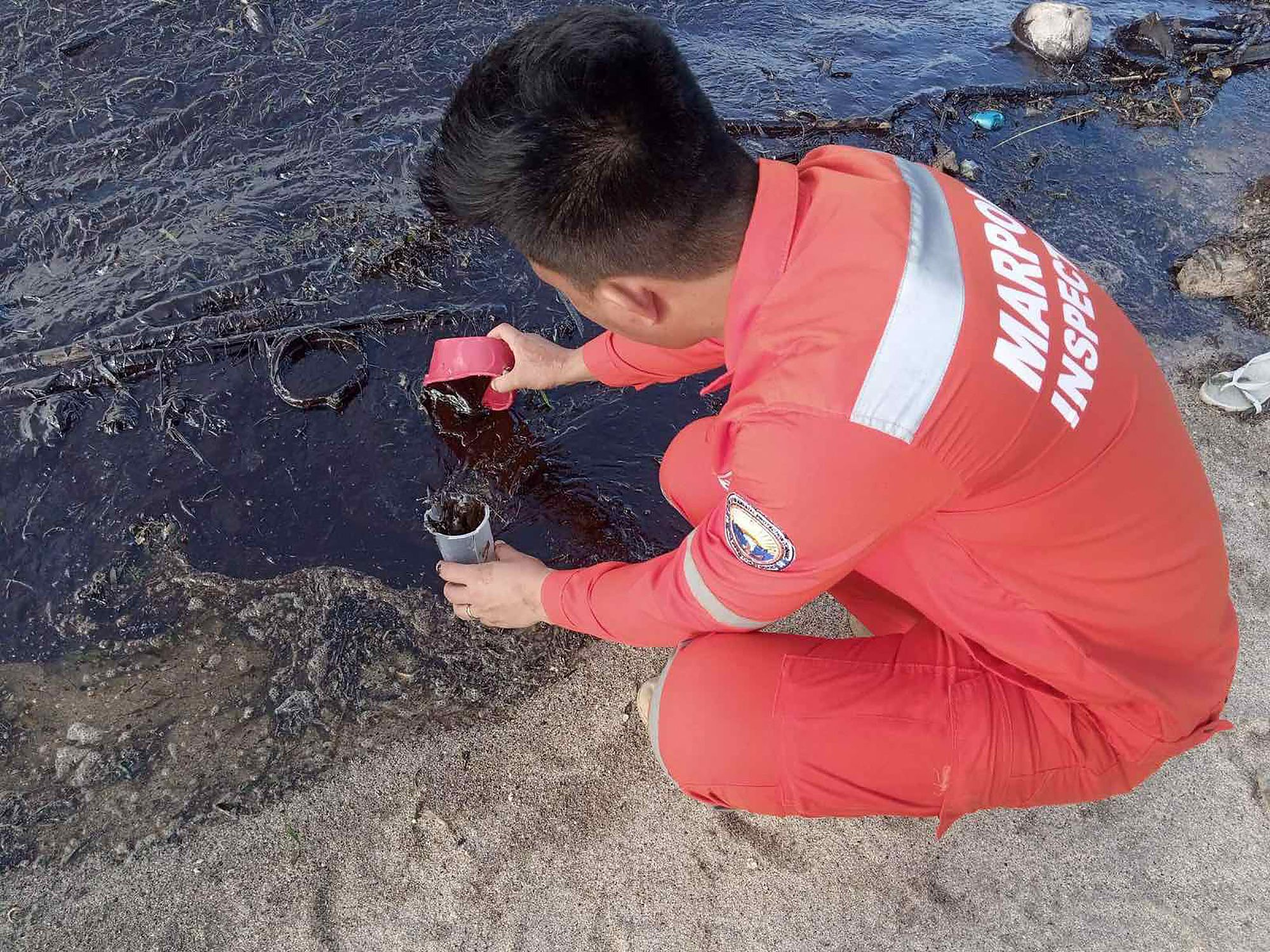 快讯-菲律宾油轮泄漏一周后：逾3万公顷海洋生态受威胁，有居民身体不适(1)