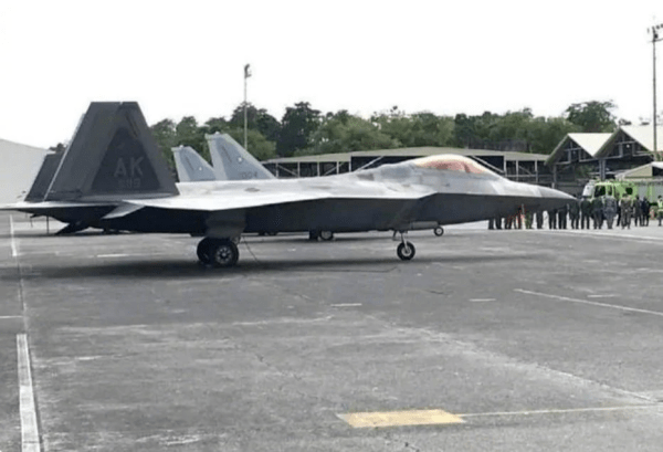 快讯-为配合与菲律宾的联演，美军这次祭出了F-22(1)