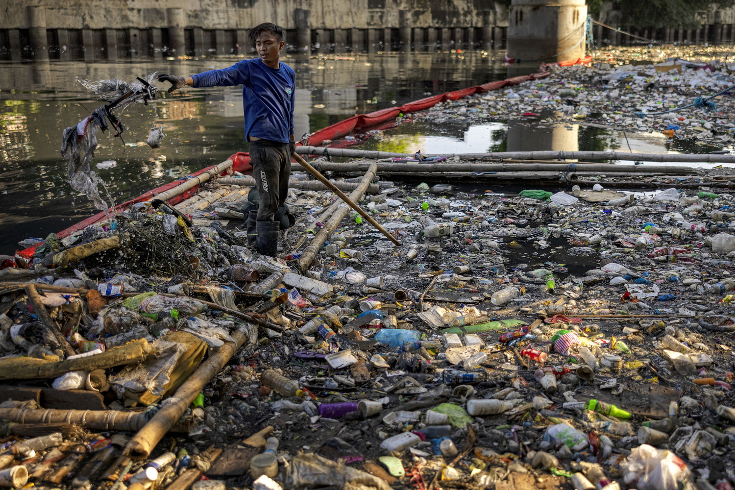 快讯-早安·世界｜菲律宾塑料污染严重，成为世界最大海洋污染国家(1)