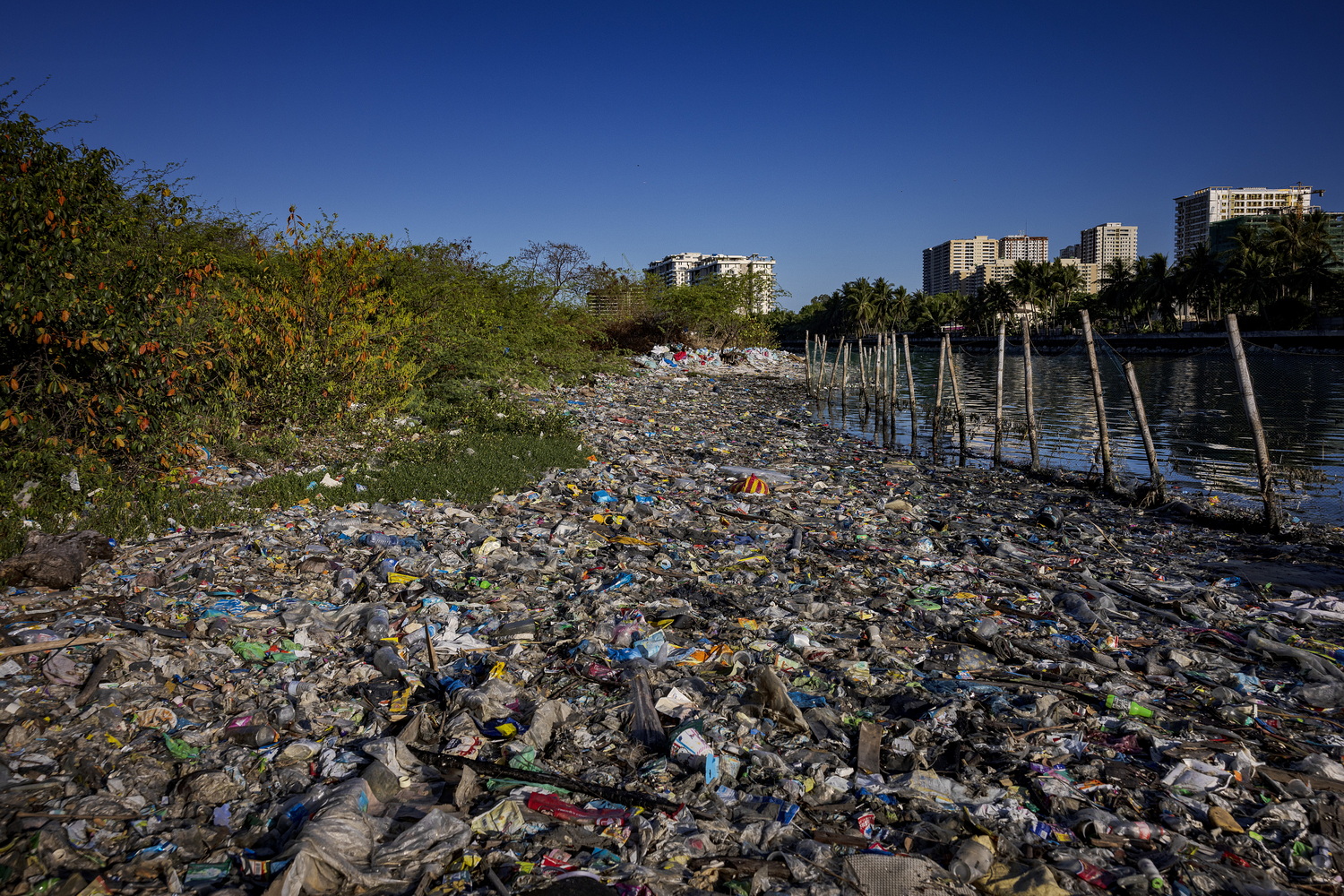 快讯-早安·世界｜菲律宾塑料污染严重，成为世界最大海洋污染国家(3)