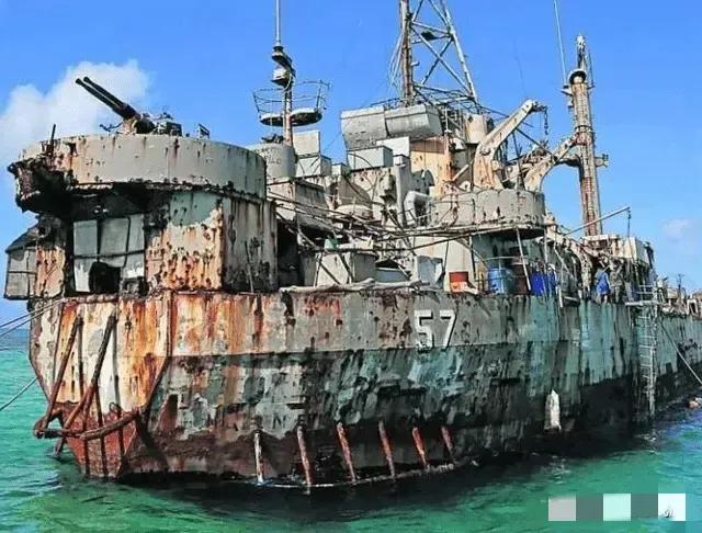快讯-菲律宾的船被我国海警船拦截了，这破船还能撑多久？(4)