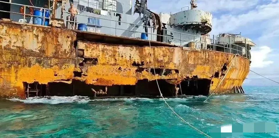 快讯-菲律宾的船被我国海警船拦截了，这破船还能撑多久？(5)
