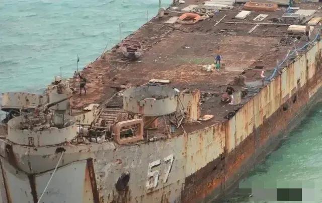 快讯-菲律宾的船被我国海警船拦截了，这破船还能撑多久？(7)