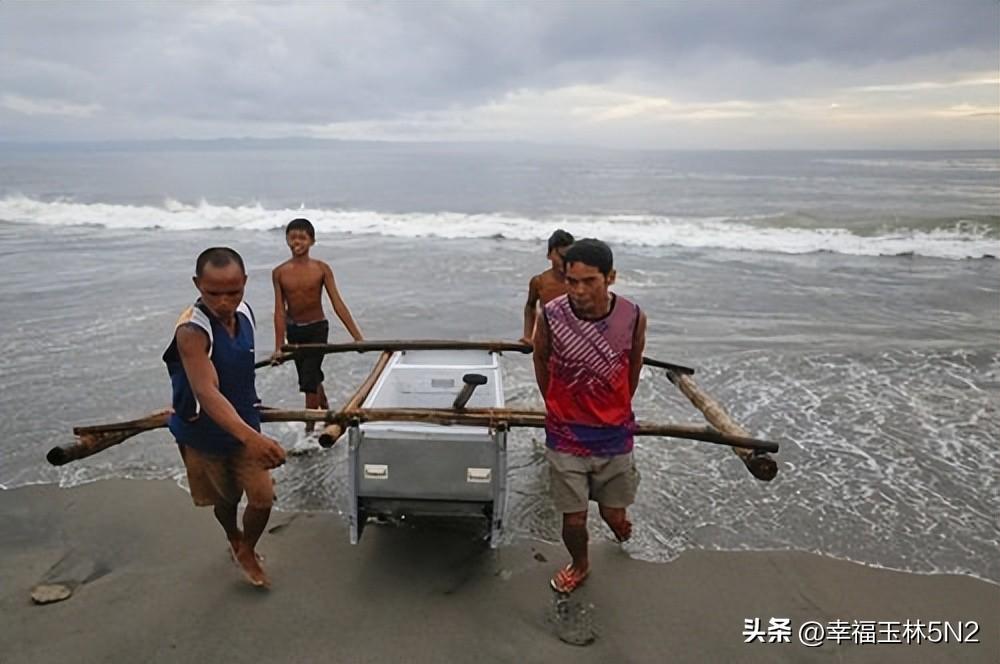 快讯-要泄密了？中国火箭残骸被菲渔民捡到，整流罩上有汉字，证据确凿(6)