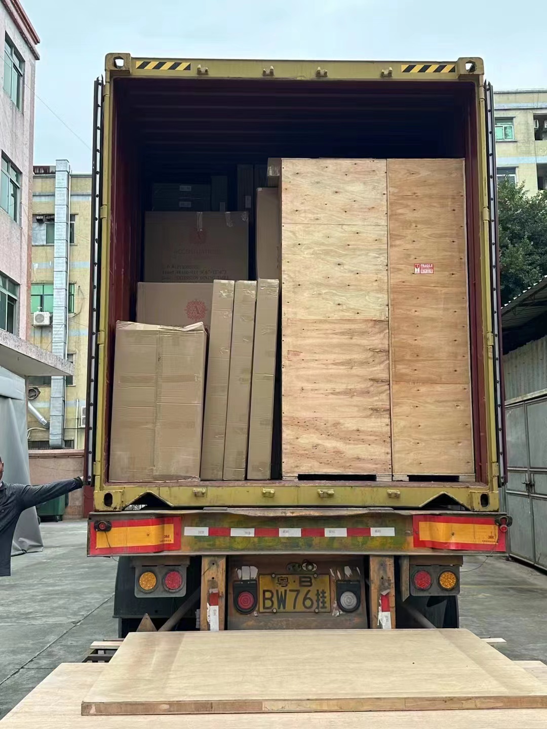 空运海运-佛山运输一个40尺集装箱家具到Australia需要多少钱？带你了解(1)