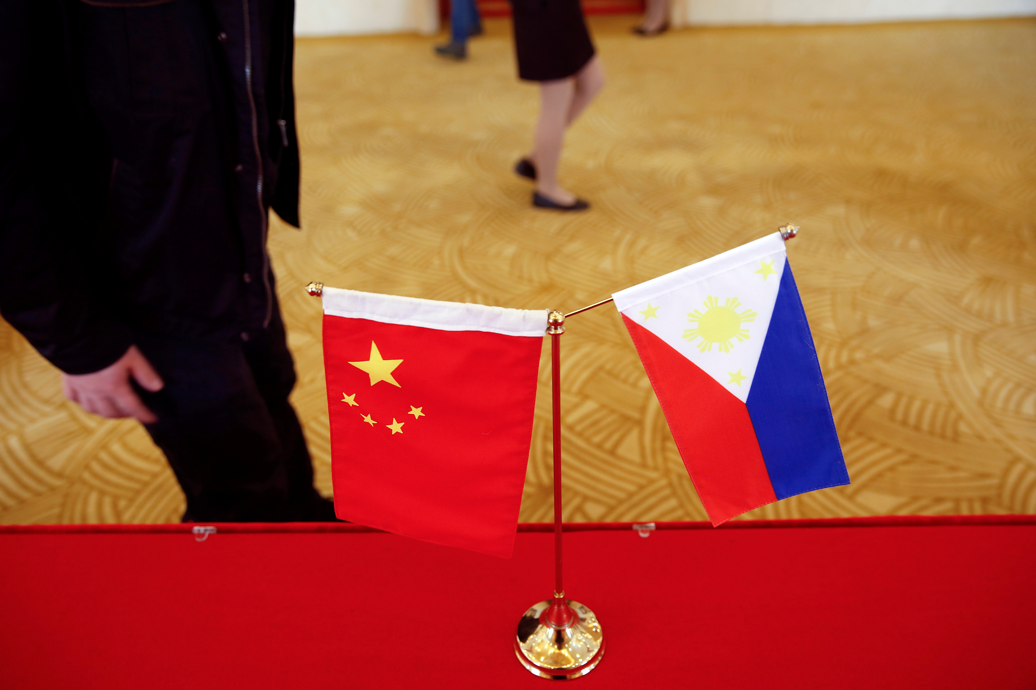 华人-菲律宾警方追捕六名被绑架中国公民(1)