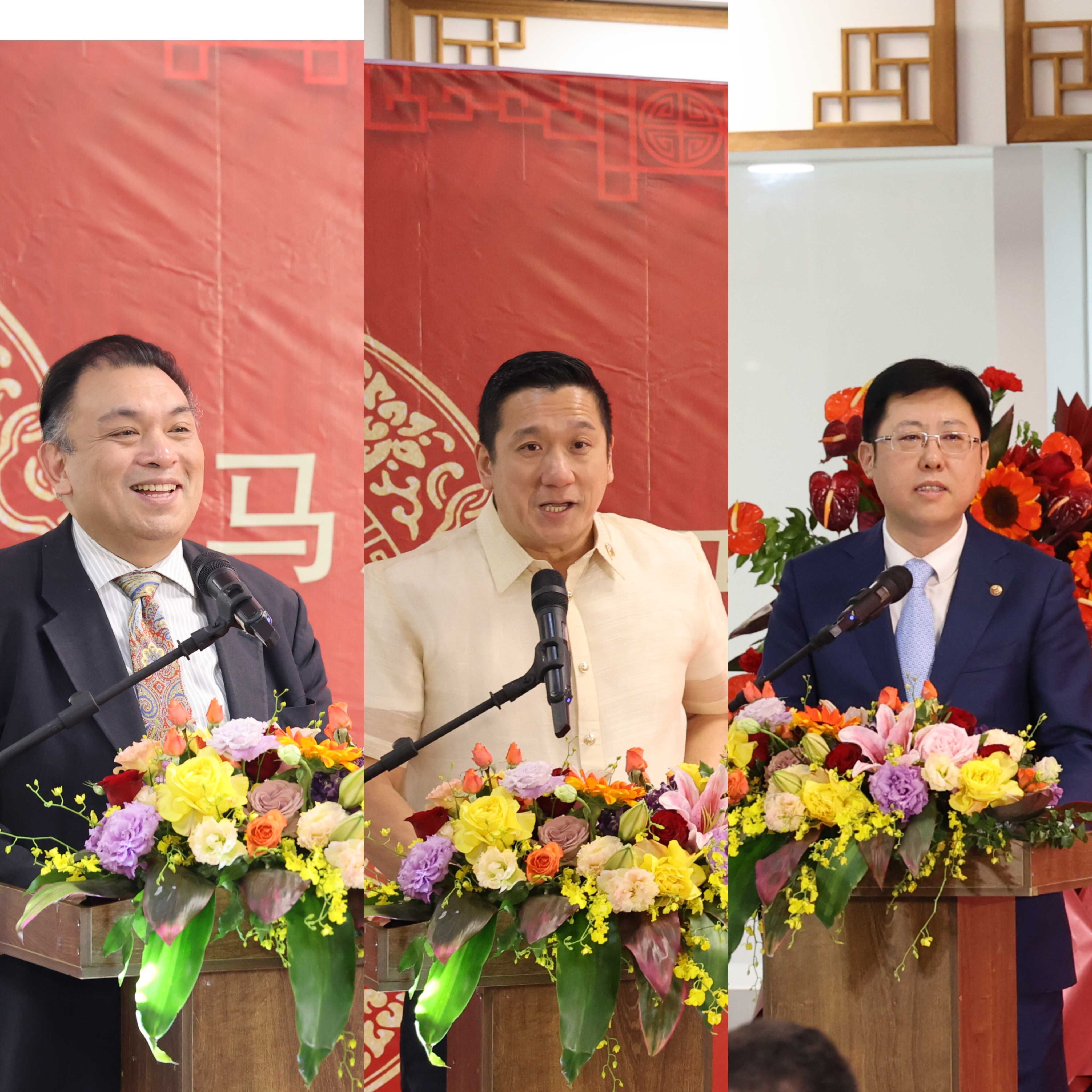 马尼拉领事馆通告-黄溪连大使出席中国签证申请服务中心开业仪式(3)
