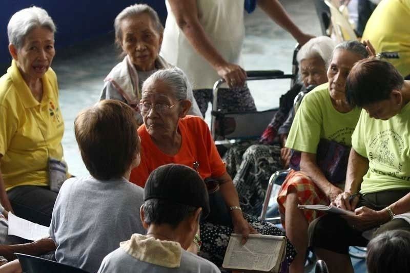 快讯-菲律宾总统马科斯签署扩大百岁法(1)