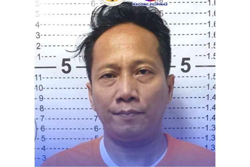 快讯-马卡蒂移民局抓获因人口贩运通缉的印尼人(1)