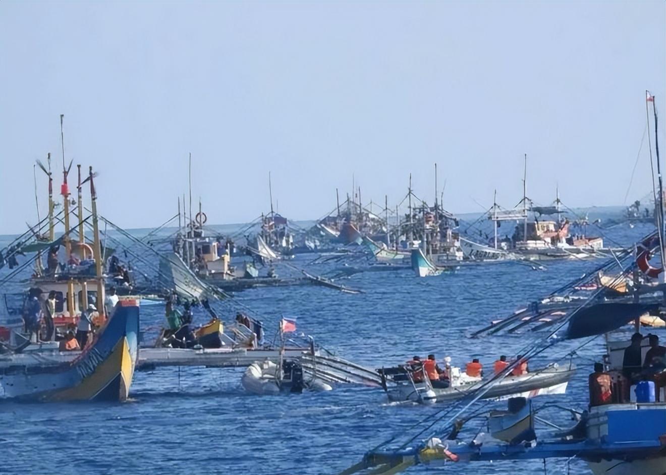 华人-上百艘渔船集结，菲律宾妄想发动“人民战争”(4)