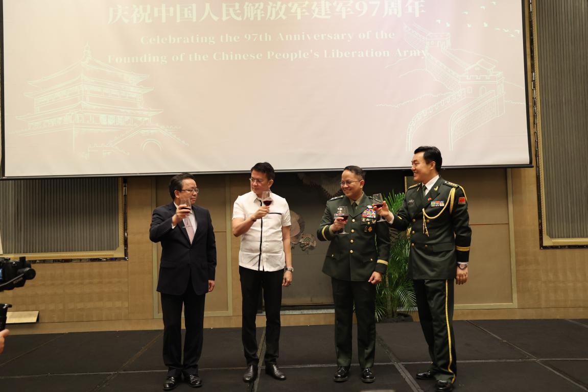 马尼拉领事馆通告-​中国驻菲律宾使馆举行庆祝中国建军97周年招待会(2)