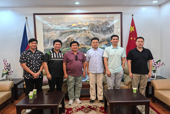 拉瓦格领事馆通告-驻拉瓦格馆长领事任发强会见依拉岸市市长(1)