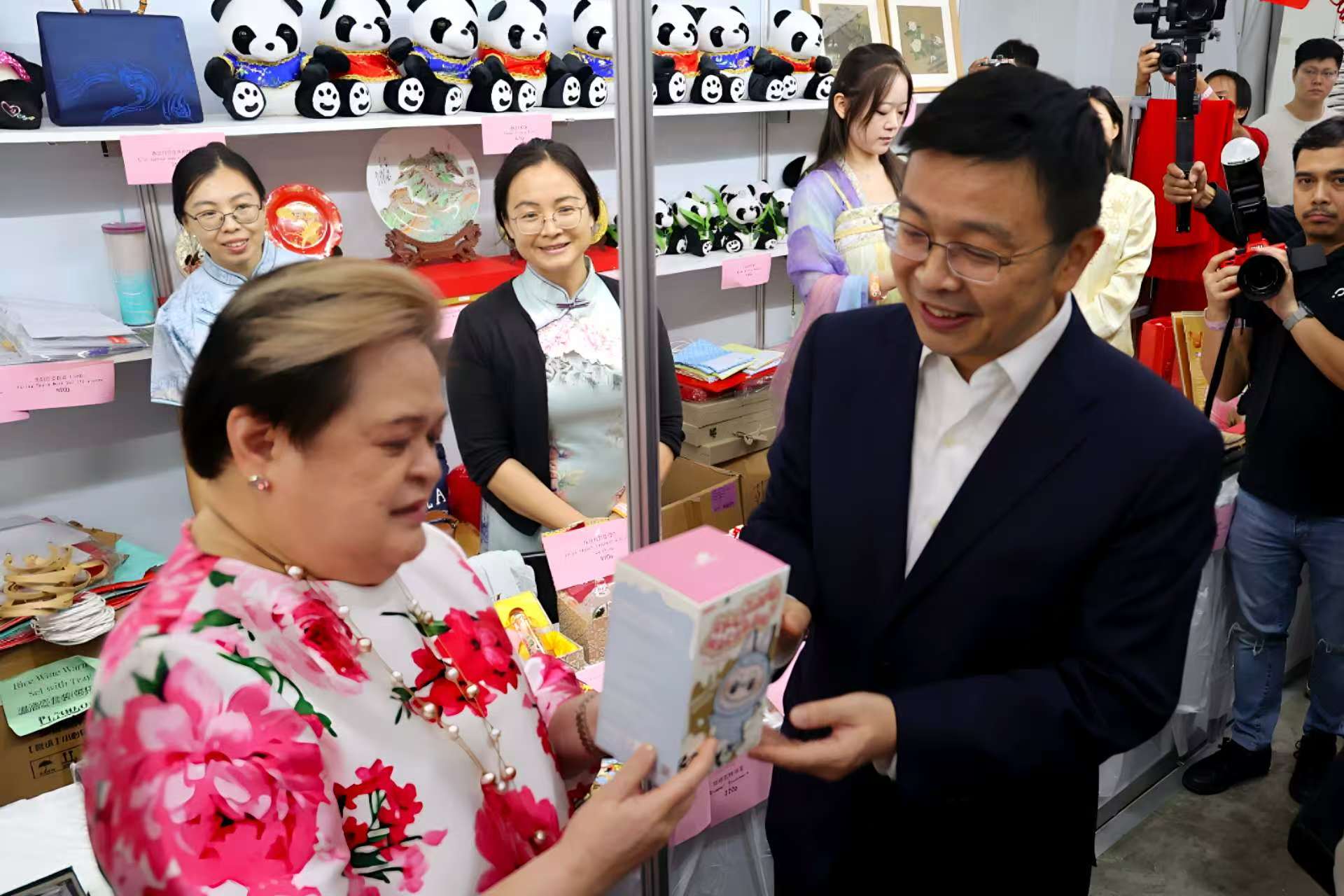 马尼拉领事馆通告-中国驻菲律宾使馆参加菲外交部国际义卖会(1)