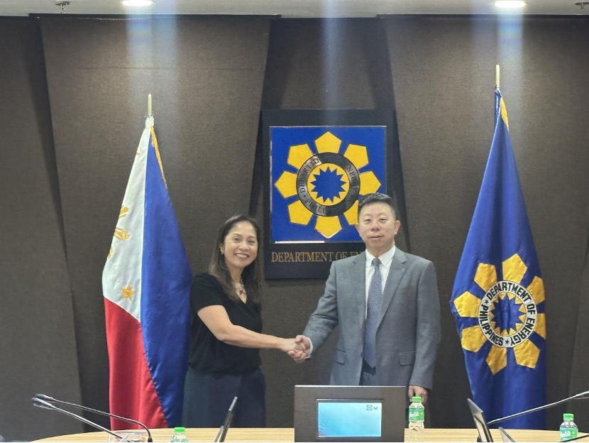 马尼拉领事馆通告-井泉大使会见菲律宾能源部长莎伦·加林(1)