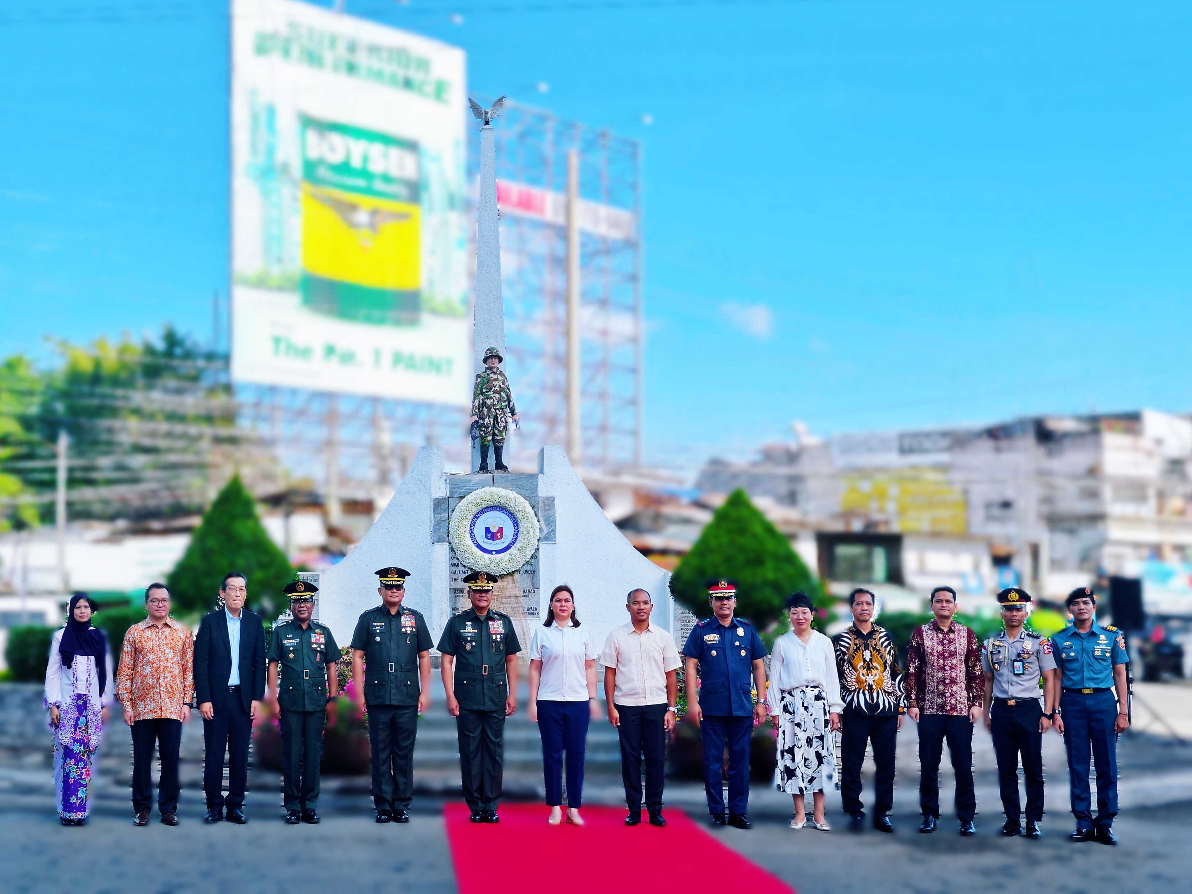 达沃领事馆通告-赵秀珍总领事出席“勇士之日”纪念活动(1)