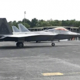 美F-22隐身战机首次降落菲律宾，美菲开启联演引发关注