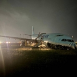 大韩航空客机降落菲律宾时冲出跑道，机身损毁严重！画面曝光
