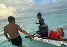 海上漂流8天大难不死！菲律宾渔民被中国渔民救起
