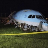 韩国一载有173人客机在菲律宾冲出跑道，机头破损严重