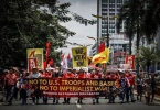 菲律宾总统会见拜登当天，菲民众在美国使馆前抗议，要求美军撤走